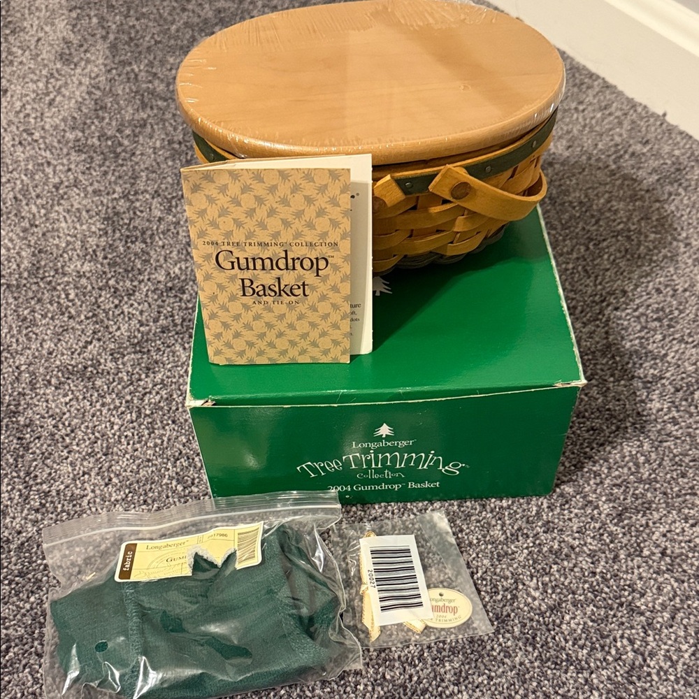Longaberger Green and Tan Basket with Wooden Lid